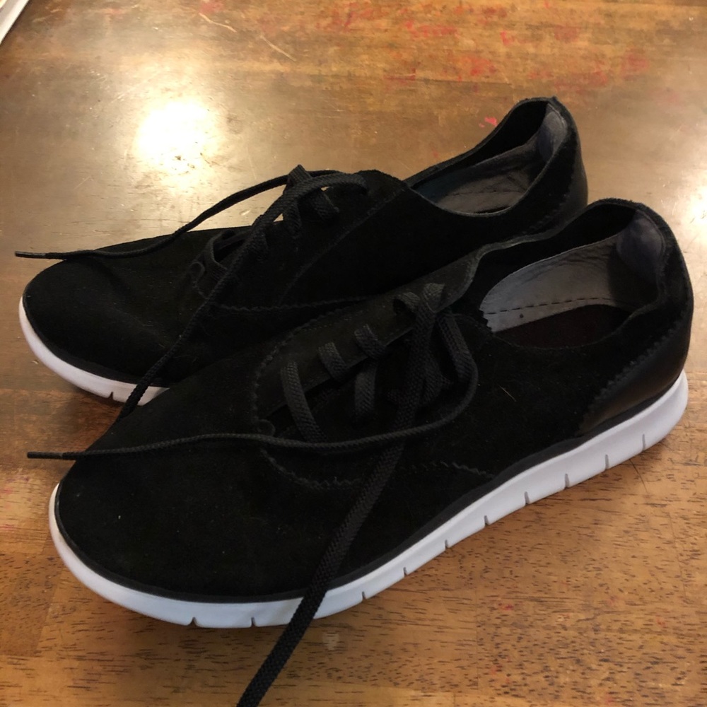 New Vionic women’s sneakers black size 11
